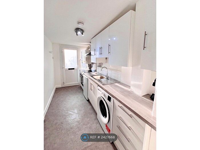 1 Bedroom Flat To Rent In Bournemouth Park Road, Southend-On-Sea, SS2