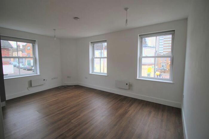 1 Bedroom Flat To Rent In Warley Hill, Warley, Brentwood, CM14