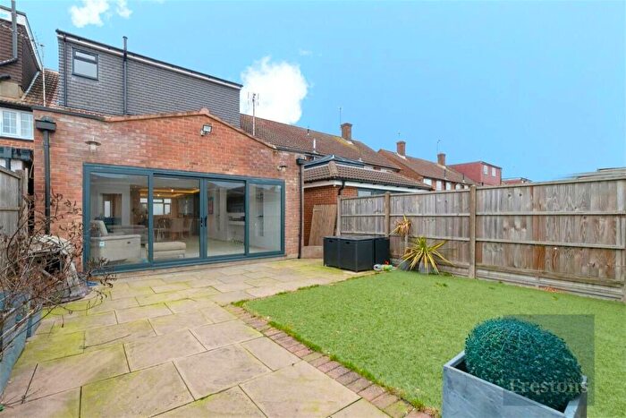 3 Bedroom Terraced House For Sale In Balmoral Drive, Borehamwood, Hertfordshire, WD6