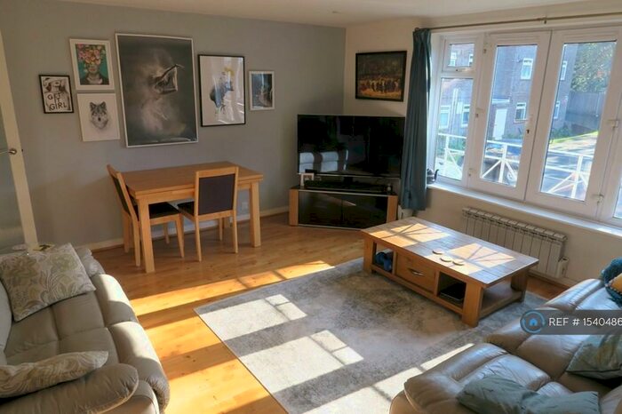 2 Bedroom Flat To Rent In Lynden Hyrst, Croydon, CR0