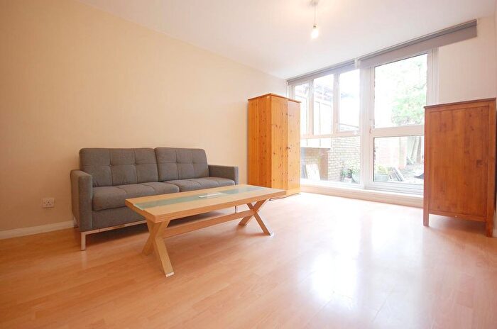 5 Bedroom Maisonette To Rent In Bruckner Street, London, W10