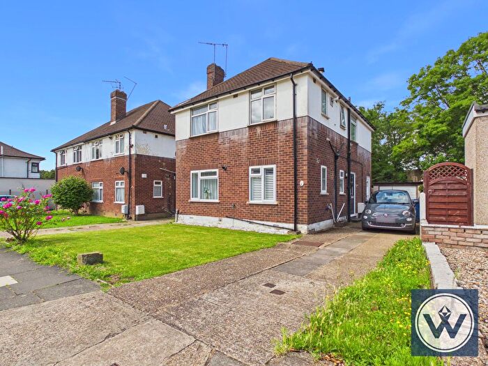 2 Bedroom Maisonette For Sale In Petts Hill, Northolt, UB5