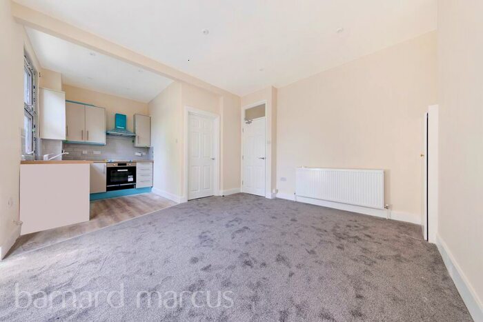 2 Bedroom Flat To Rent In Stretton Road, Croydon, CR0