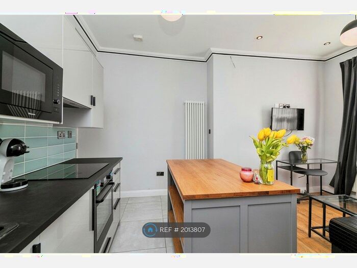 2 Bedroom Flat To Rent In Amhurst Road, London, E8