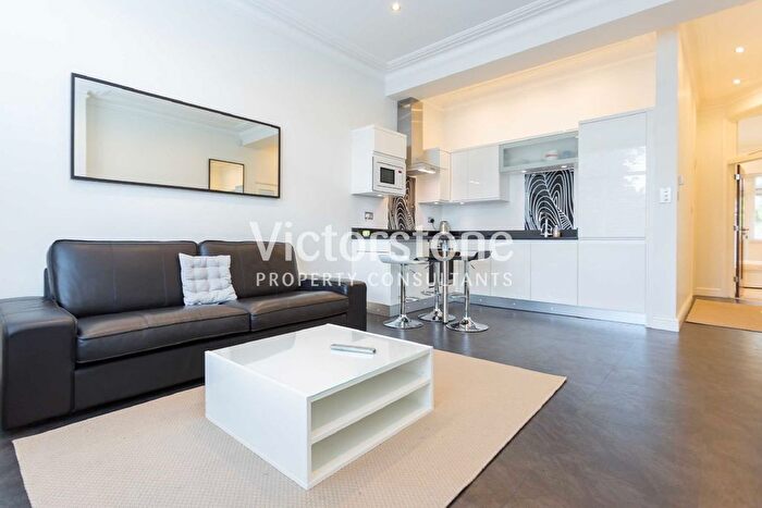 2 Bedroom Flat To Rent In United Friendly House, Camden Road, London, NW1