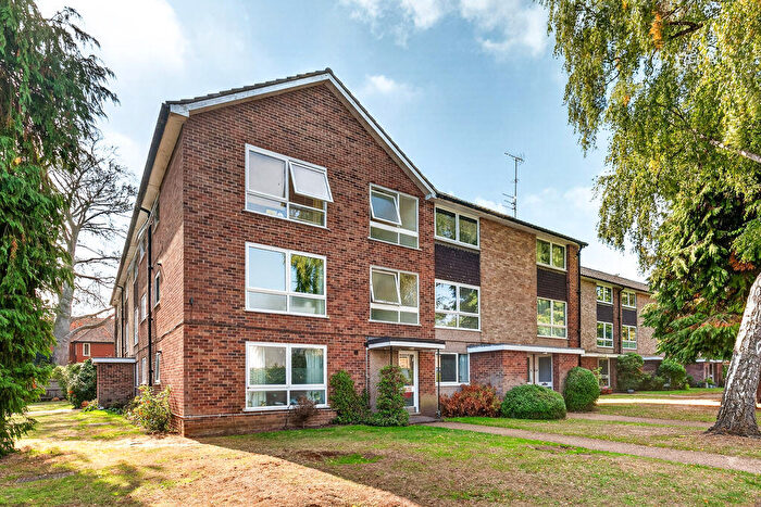 2 Bedroom Flat For Sale In Priory Close, Walton-on-Thames, KT12