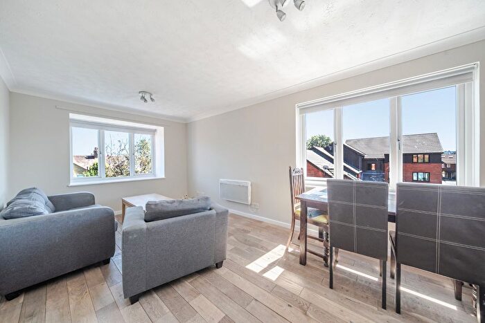 2 Bedroom Flat To Rent In Shelley Way, Wimbledon, London, SW19