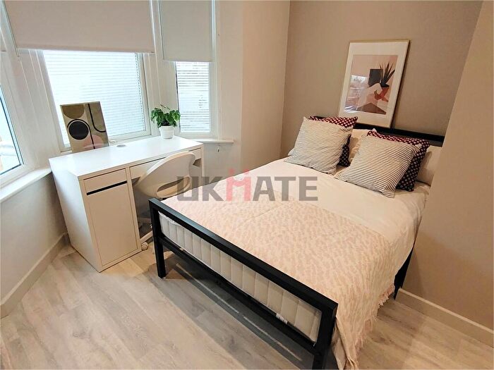 1 Bedroom Flat To Rent In Villiers Road, KT1