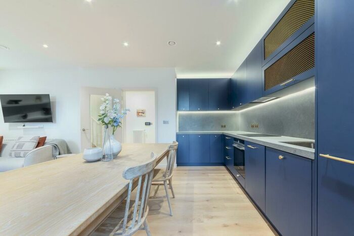 4 Bedroom Town House To Rent In Goodluck Hope, Orchard Place, London, E14