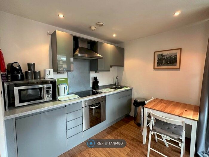 1 Bedroom Flat To Rent In Basilica, Leeds, LS1