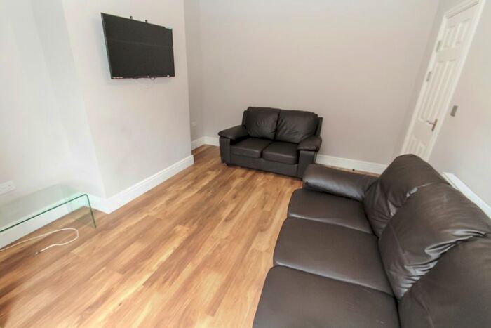 4 Bedroom Terraced House To Rent In Archery Place, Leeds, LS2