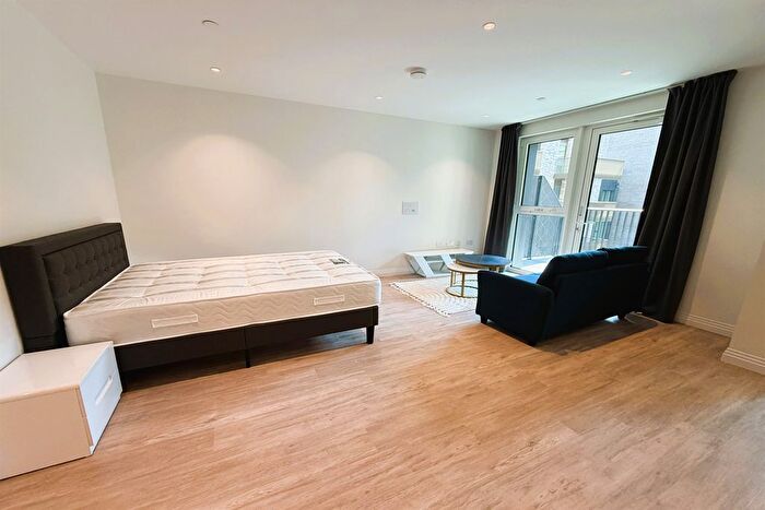 Studio To Rent In Oval Village, Gasholder Place, SE11