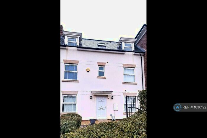 4 Bedroom Terraced House To Rent In Trubwick Avenue, Haywards Heath, RH16