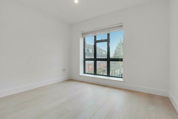 4 Bedroom House To Rent In Carefree Close, Romford, RM5