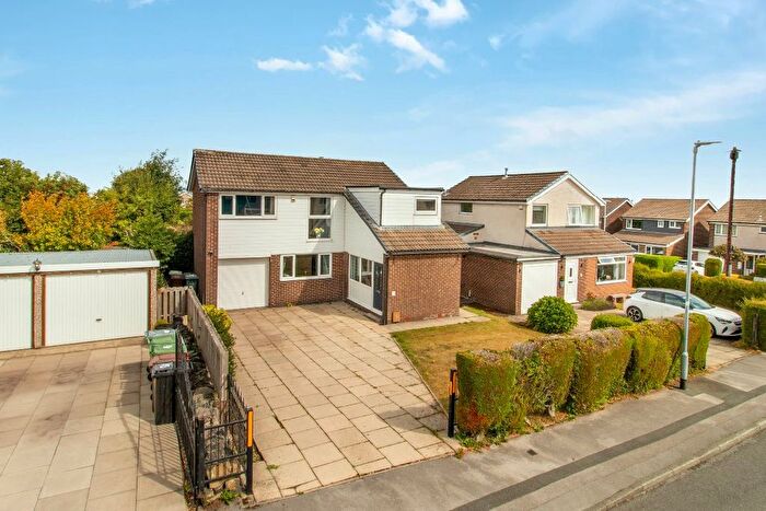 4 Bedroom Detached House For Sale In Moorside View, Drighlington, BD11