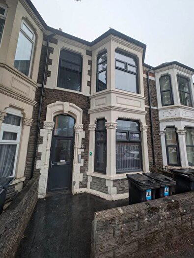Semi-Detached House To Rent In Flat - Corporation Road, Cardiff, CF11