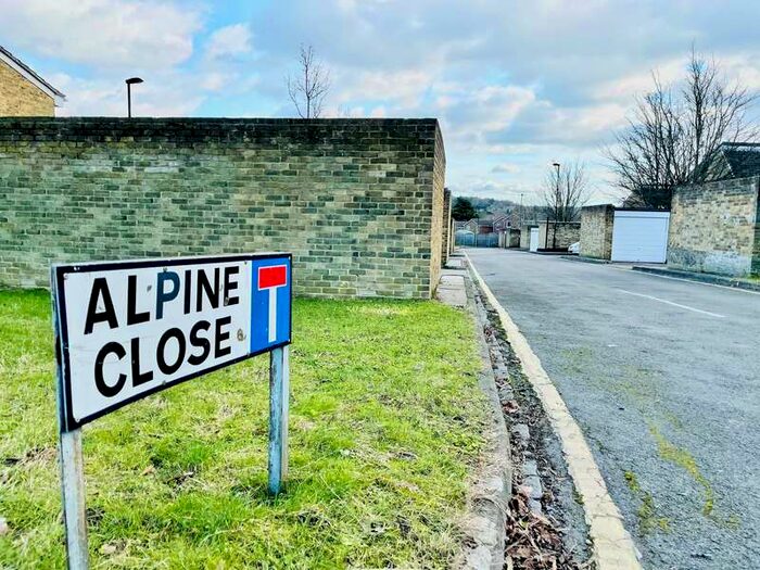 Property To Rent In Garage At Alpine, CR0