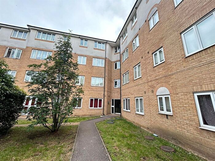 2 Bedroom Flat To Rent In Enstone Road, Enfield, EN3
