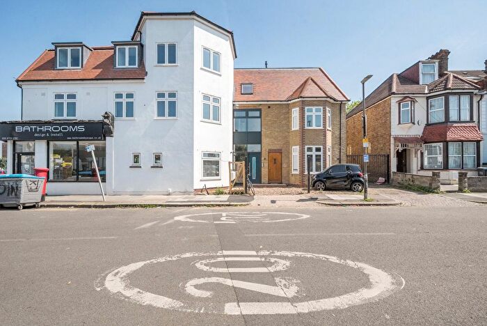 2 Bedroom Flat To Rent In Burlington Road, New Malden, KT3