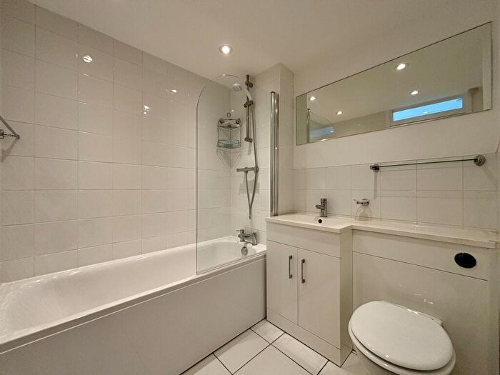 1 Bedroom Flat To Rent In Devis Court, Albemarle Road, BR3