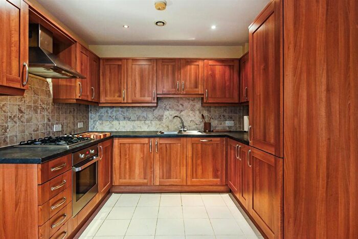 1 Bedroom Flat For Sale In The Square, Petersfield, GU32