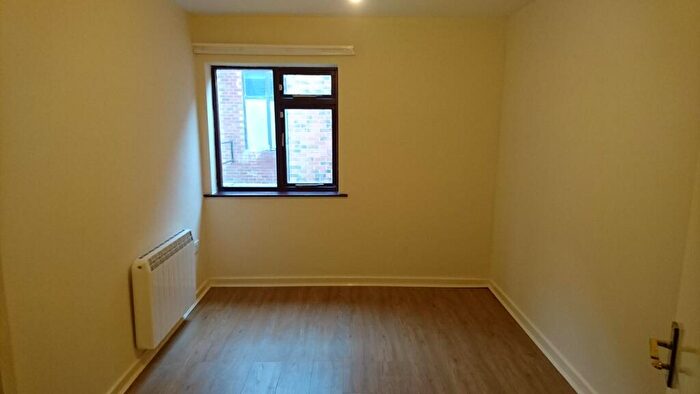 1 Bedroom Flat To Rent In Flat, Avenue Road, DN2