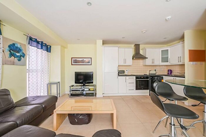 2 Bedroom Flat For Sale In High Road, Wood Green, London, N22