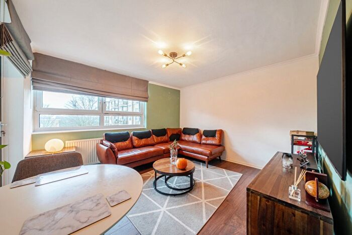 2 Bedroom Flat For Sale In Winterfold Close, Southfields, SW19
