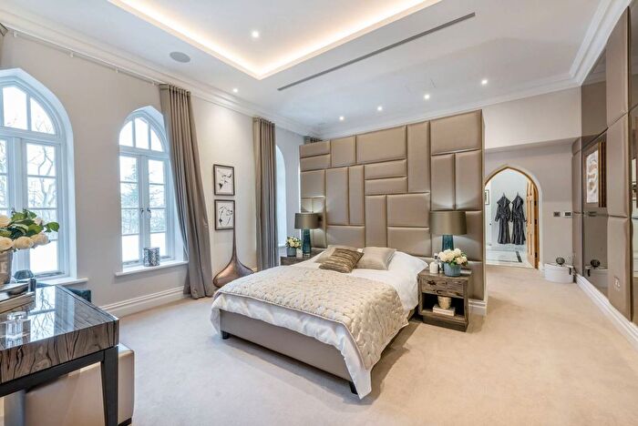 4 Bedroom Property To Rent In Holborn Close, Mill Hill, London, NW7