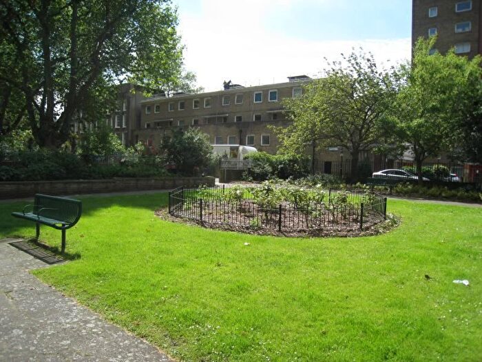 4 Bedroom Maisonette To Rent In Nelson Square, London, SE1
