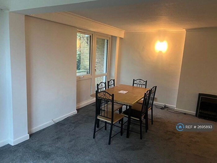 2 Bedroom Flat To Rent In Redcourt, Southampton, SO16