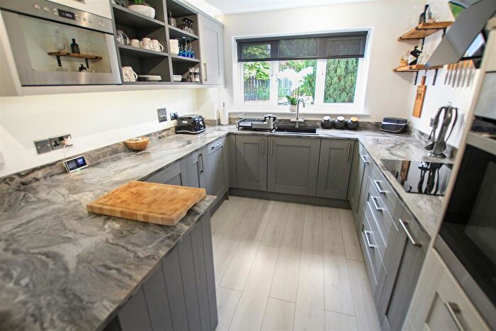 4 Bedroom Detached House For Sale In Windsor Close, Woodham, DL5