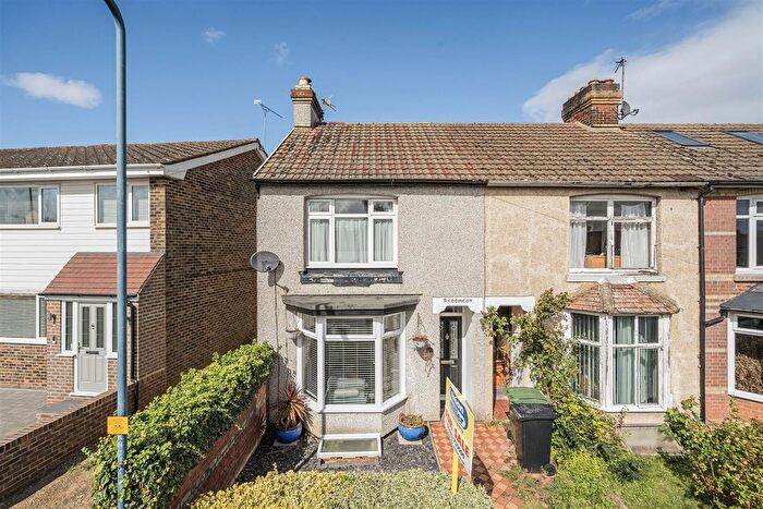 3 Bedroom Semi-Detached House For Sale In Heath Road, Maidstone, ME16