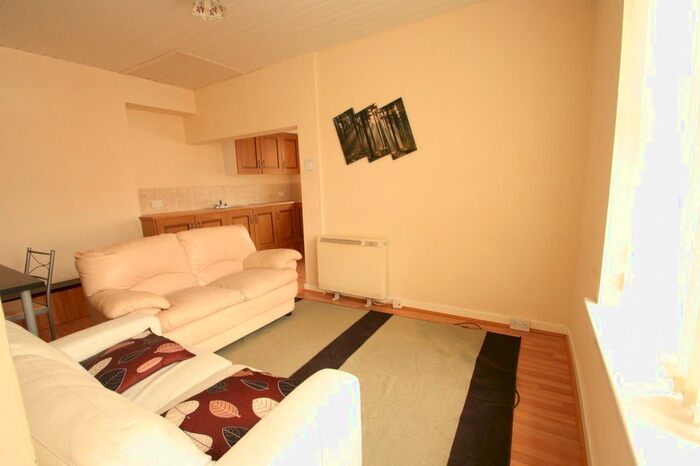 2 Bedroom Flat To Rent In Fenham Road, Newcastle Upon Tyne, NE4