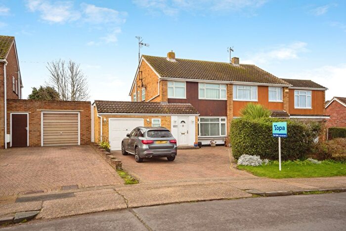 4 Bedroom Semi Detached House For Sale In Minterne Avenue, Sittingbourne, ME10