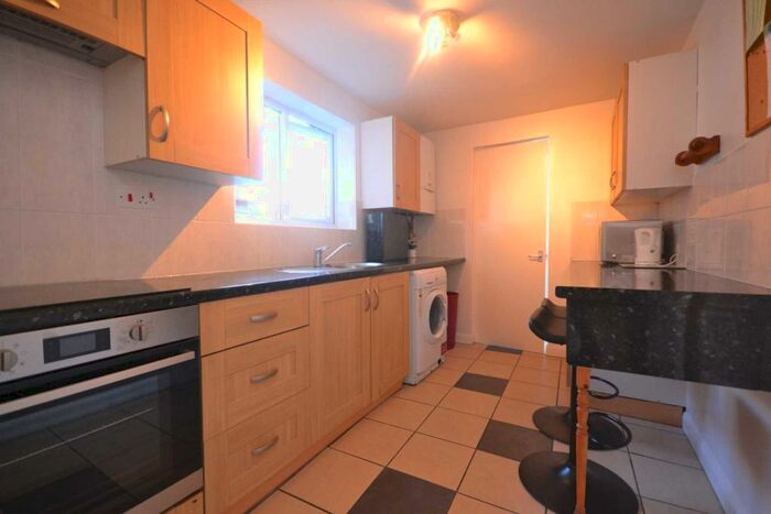 4 Bedroom Terraced House To Rent In Donnington Gardens, Reading, RG1
