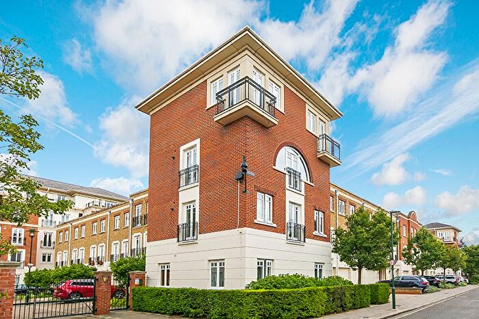 3 Bedroom Flat To Rent In Cambridge Road, East Twickenham, TW1