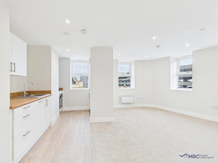 2 Bedroom Flat To Rent In Apartment, Criterion House, HU1