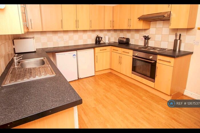 5 Bedroom Semi-Detached House To Rent In Landguard Road, Southampton, SO15