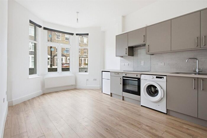 Apartment To Rent In Rock Street, London, N4