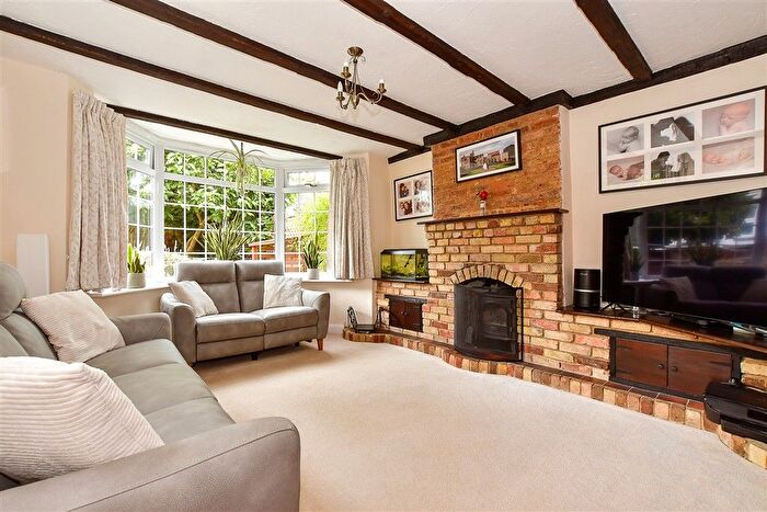 3 Bedroom Semi-Detached House For Sale In Hawden Road, Tonbridge, Kent, TN9