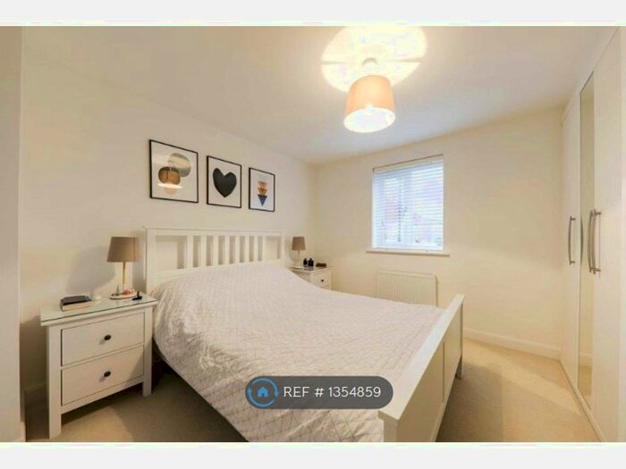 2 Bedroom Flat To Rent In Fullbrook Avenue, Spencers Wood, Reading, RG7