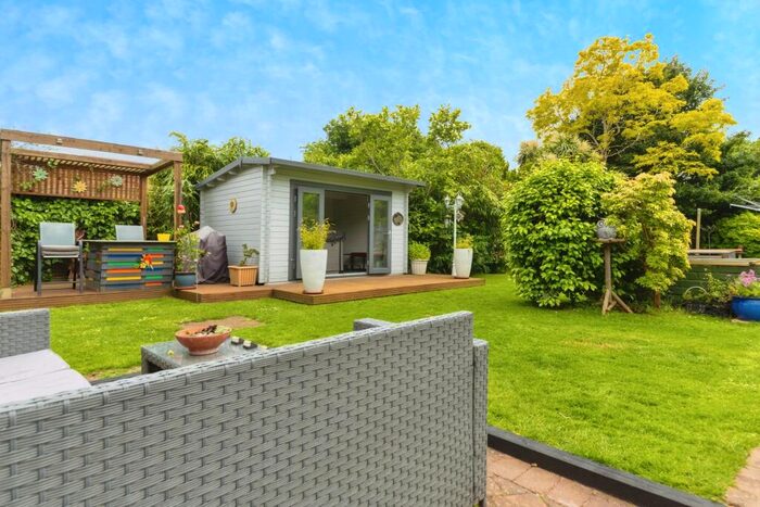 4 Bedroom Bungalow For Sale In Thorpe Road, Kirby Cross, Frinton-on-Sea, Essex, CO13