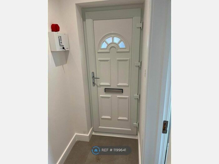 3 Bedroom Flat To Rent In Abbey Parade, London, W5