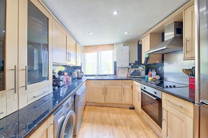 4 Bedroom Flat To Rent In Battersea Church Road, London, SW11