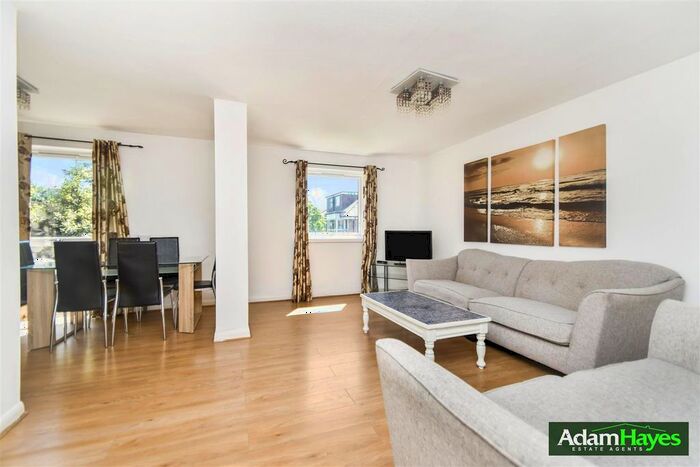 3 Bedroom Flat To Rent In Friern Park, North Finchley, N12