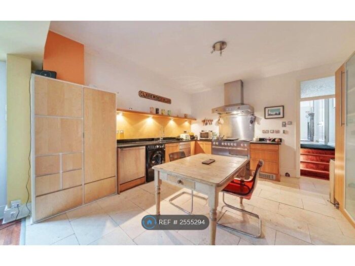 2 Bedroom Maisonette To Rent In Surbiton Hill Road, Surbiton, KT6