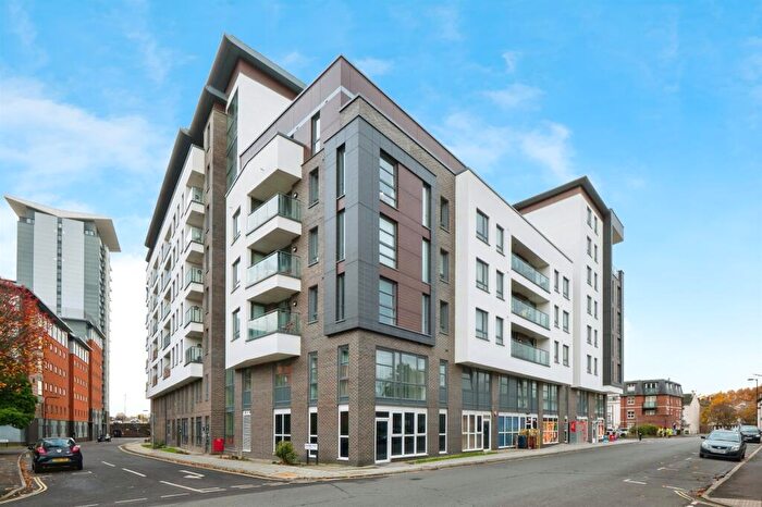 2 Bedroom Flat For Sale In College Street, Southampton, SO14