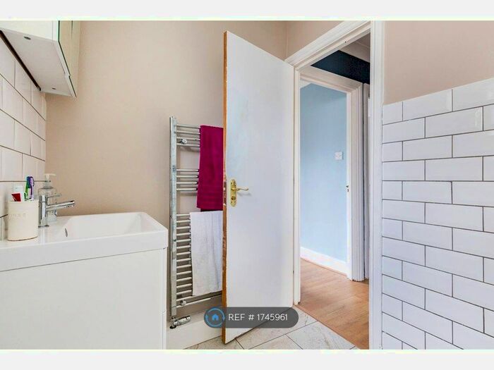 2 Bedroom Flat To Rent In Alpha Street, London, SE15