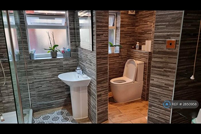 2 Bedroom Flat To Rent In Hainault Road, London, E11